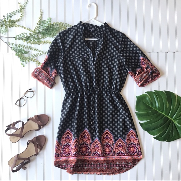 Dresses & Skirts - Printed dress black white lightweight cinch waist